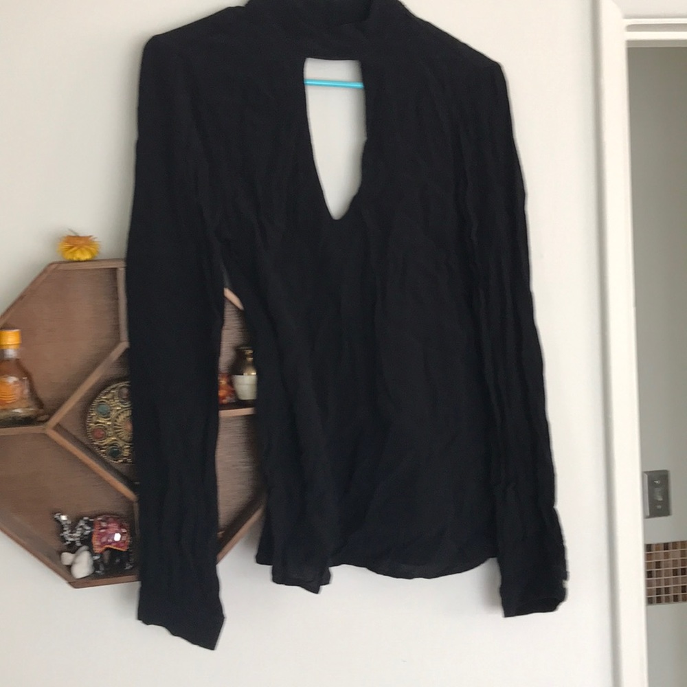 Keyhole black long sleeved shirt